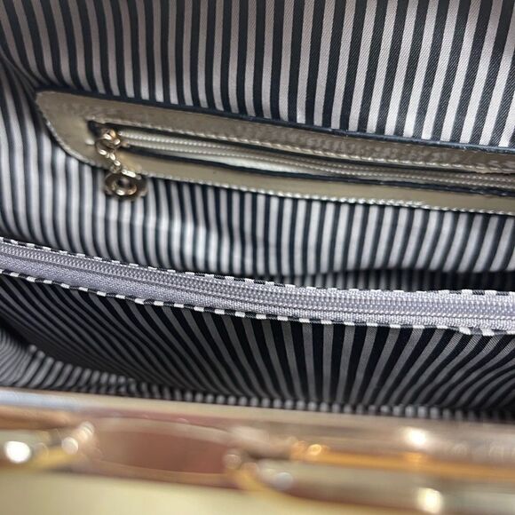 NWTLa Reine Patent Beige croc prints faux leather satchel gold tone frame accent - Picture 9 of 12